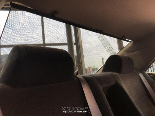 リアシート後方にはサンシェードが備え付けられており日差しを和らげてくれます。 トヨタ マークII