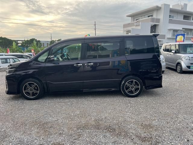 トヨタ ヴォクシー