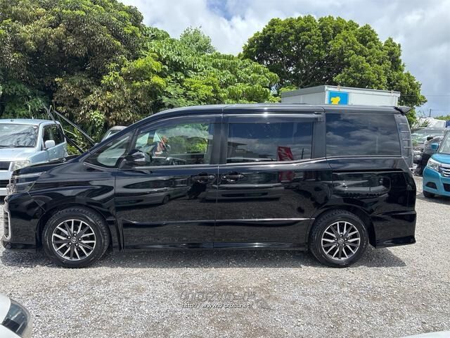 トヨタ ヴォクシー