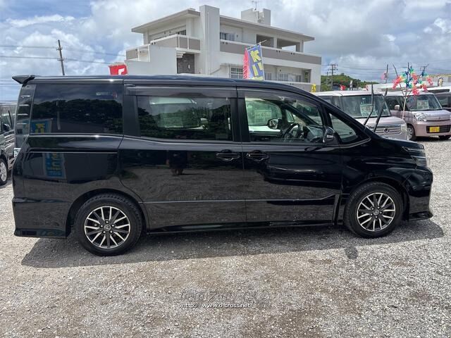 トヨタ ヴォクシー