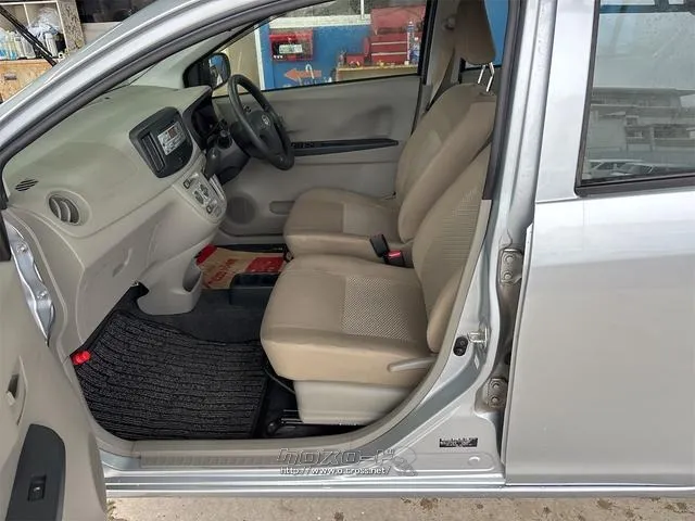 ダイハツ ミライース