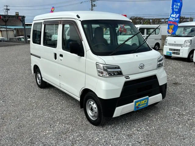 人気のホワイトです♪ ダイハツ ハイゼットカーゴ