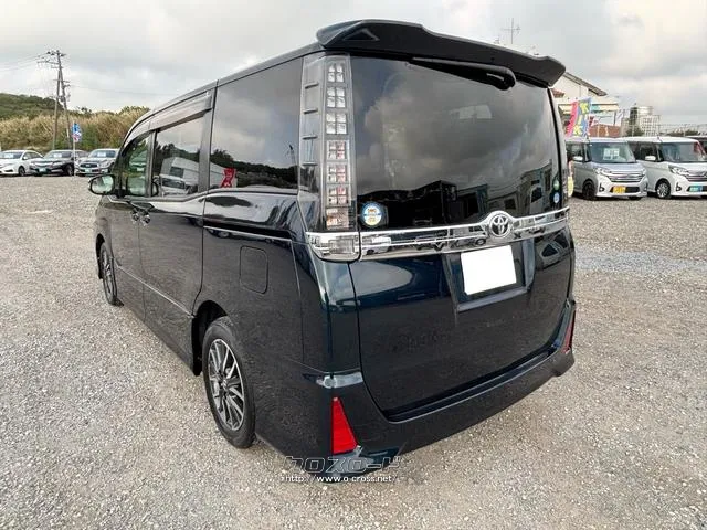 当店では人気の車種を多数取り揃えております♪是非ともご来店ください♪ トヨタ ヴォクシー