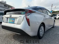 トヨタ プリウス