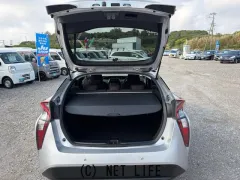 トヨタ プリウス