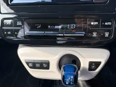 トヨタ プリウス