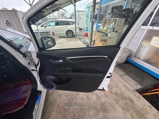 当店では人気の車種を多数取り揃えております♪是非ともご来店ください♪ ホンダ フィットハイブリッド
