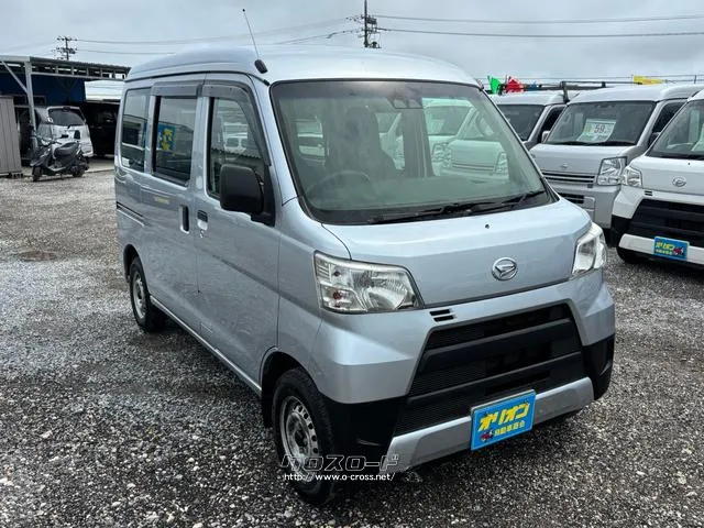 人気色のシルバーです♪ ダイハツ ハイゼットカーゴ