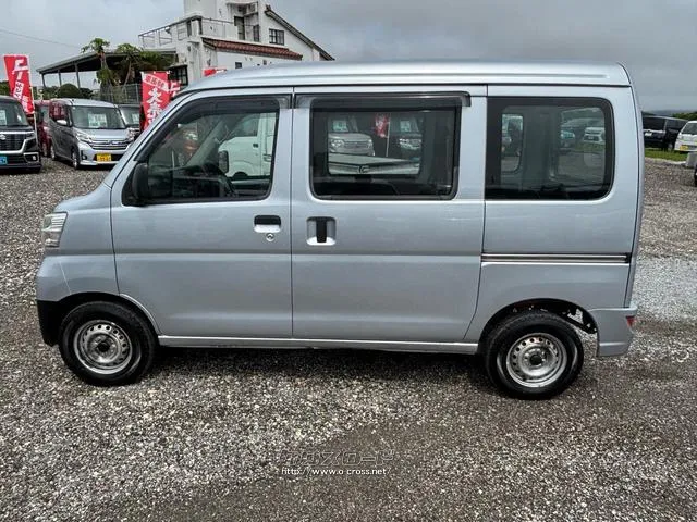 自社認証工場完備♪納車後のアフターサービスもおまかせください♪ ダイハツ ハイゼットカーゴ