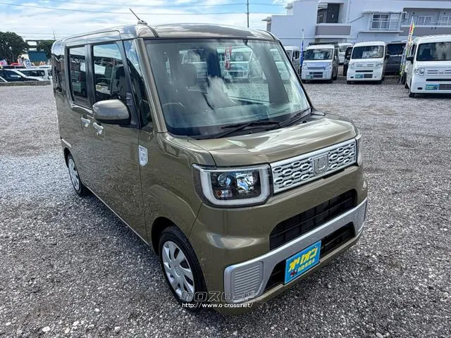 人気のカーキ色です♪ ダイハツ ウェイク
