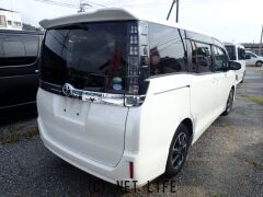 トヨタ ヴォクシー