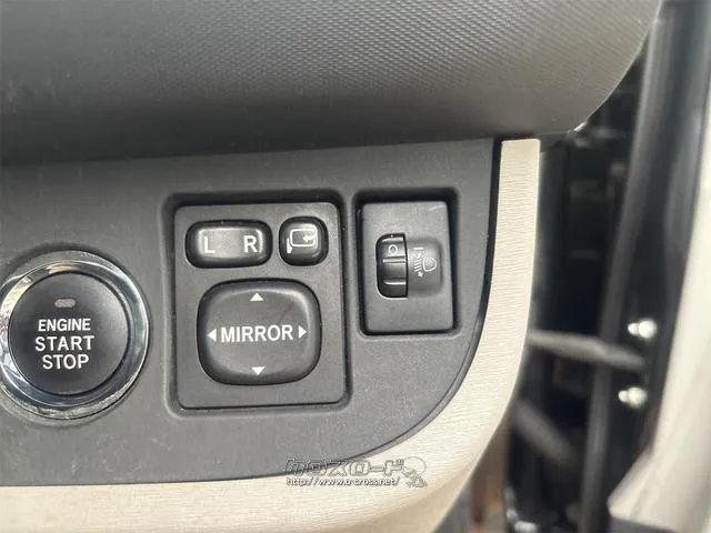 『TOTAL CAR SHOP FEEL』はナビ・オーディオも販売しております。 お気に入りの一台を見つけて下さい! ☆★☆詳細は『FEEL』の元気なスタッフまで →0078-6042-5806☆★☆ トヨタ iQ