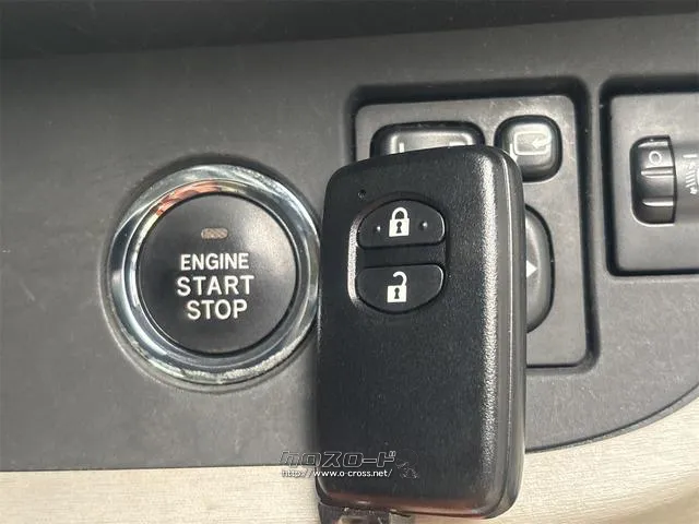 『TOTAL CAR SHOP FEEL』は、ハンドルカバーやアクセサリー、ホイール等の販売も充実!お客様のカーライフをサポート☆詳細は『FEEL』の元気なスタッフまで→0078-6042-5806☆ トヨタ iQ