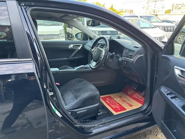 『TOTAL CAR SHOP FEEL』は、ハンドルカバーやアクセサリー、ホイール等の販売も充実!お客様のカーライフをサポート☆詳細は『FEEL』の元気なスタッフまで→0078-6042-5806☆ レクサス CT