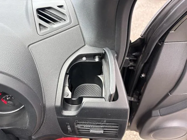 『TOTAL CAR SHOP FEEL』はナビ・オーディオも販売しております。 お気に入りの一台を見つけて下さい! ☆★☆詳細は『FEEL』の元気なスタッフまで →0078-6042-5806☆★☆ 日産 エクストレイル