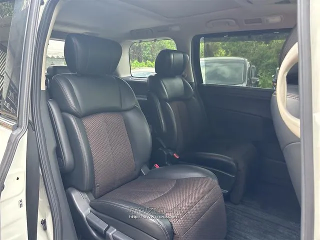 『TOTAL CAR SHOP FEEL』は、納車前にしっかり点検・整備!オイルやエレメント等も交換後、納車します!! ☆★☆詳細は『FEEL』の元気なスタッフまで→0078-6042-5806☆★☆ 日産 エルグランド