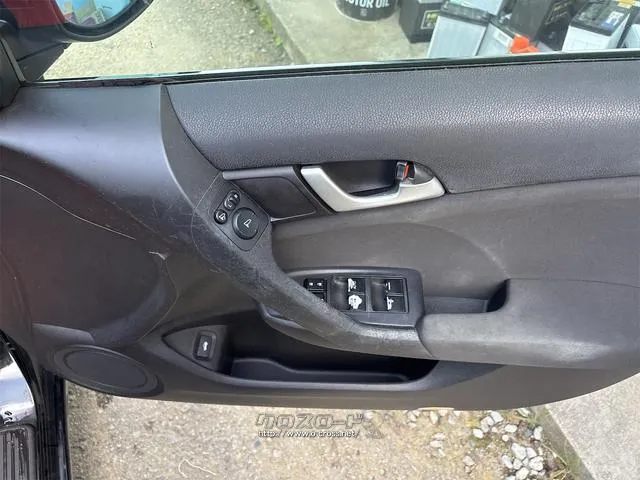 『TOTAL CAR SHOP FEEL』はナビ・オーディオも販売しております。 お気に入りの一台を見つけて下さい! ☆★☆詳細は『FEEL』の元気なスタッフまで →0078-6042-5806☆★☆ ホンダ アコード