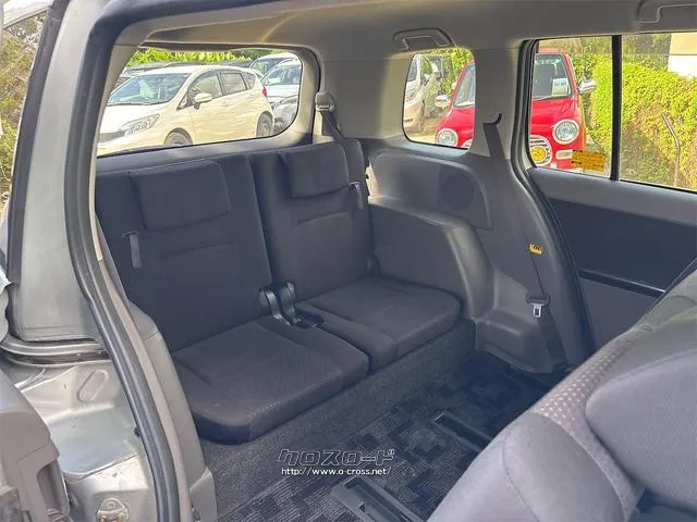 『TOTAL CAR SHOP FEEL』は、外装クリーニング&内装クリーニングでピカピカ納車!!お問い合わせは『FEEL』の元気なスタッフまで!!→0078-6042-5806にお電話ください☆★☆ トヨタ アイシス