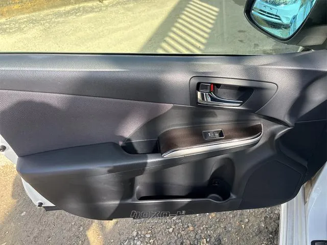 『TOTAL CAR SHOP FEEL』はナビ・オーディオも販売しております。 お気に入りの一台を見つけて下さい! ☆★☆詳細は『FEEL』の元気なスタッフまで →0078-6042-5806☆★☆ トヨタ カムリハイブリッド