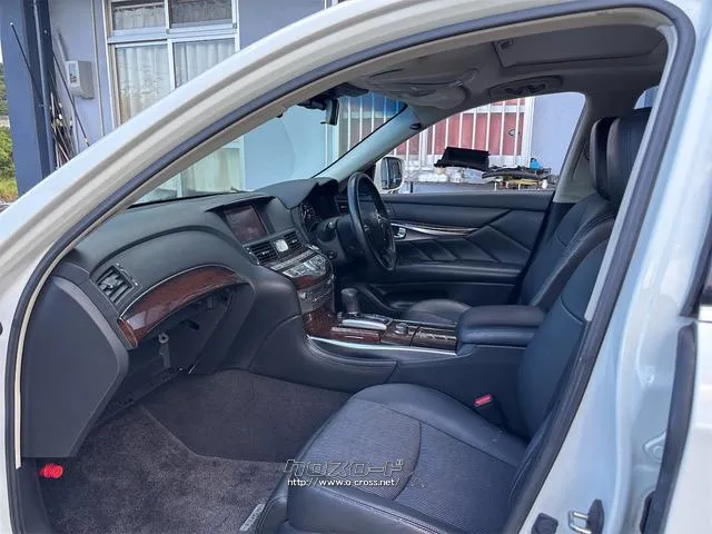 『TOTAL CAR SHOP FEEL』はナビ・オーディオも販売しております。 お気に入りの一台を見つけて下さい! ☆★☆詳細は『FEEL』の元気なスタッフまで →0078-6042-5806☆★☆ 日産 フーガ