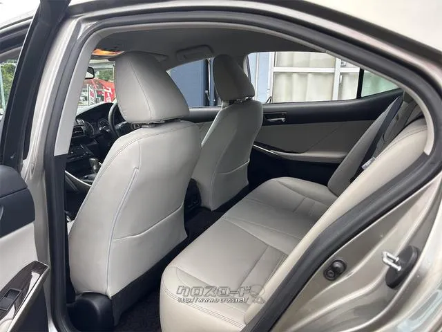 『TOTAL CAR SHOP FEEL』は、ボディーコーティングやフィルム施工等オプションも多数ご用意しております!! ☆★☆詳細は『FEEL』の元気なスタッフまで0078-6042-5806☆★☆ レクサス IS