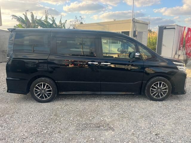 トヨタ ヴォクシー