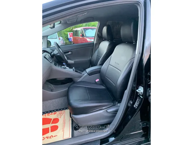 内装キレイです! トヨタ プリウス