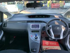 トヨタ プリウス