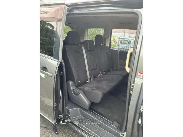 車内キレイです!! 三菱 デリカD:5