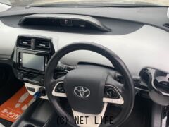 トヨタ プリウス