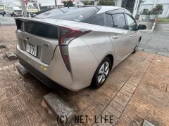 トヨタ プリウス