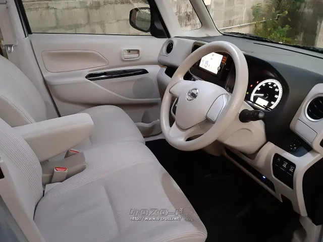 室内はベージュ色で、全体的にきれいな状態です☆ 日産 デイズルークス