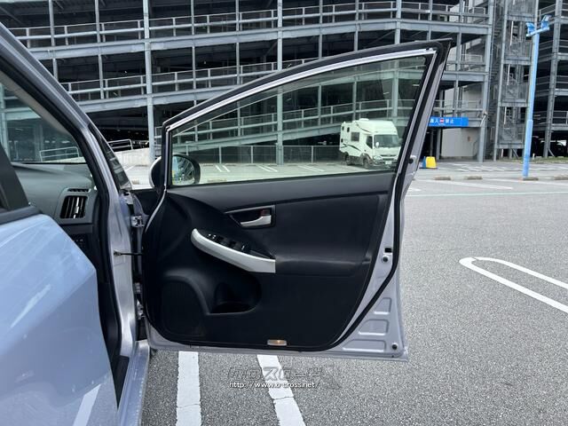 トヨタ プリウス