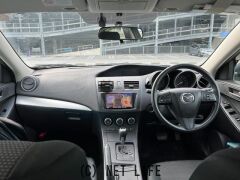 マツダ アクセラ