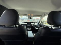 トヨタ プリウス