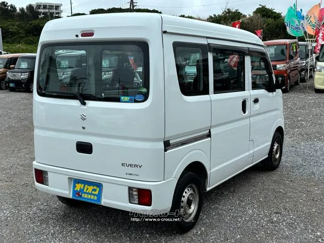 当店では人気の車種を多数取り揃えております♪是非ともご来店ください♪ スズキ エブリイ
