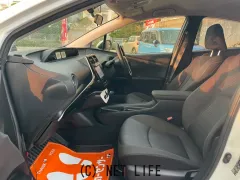 トヨタ プリウス