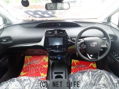 トヨタ プリウス