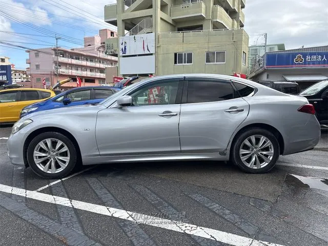 『TOTAL CAR SHOP FEEL』は、ナビ・ドライブレコーダーなどの取り付けもお任せください。お車のカスタマイズもお任せください。元気なスタッフまで→098-995-7141 日産 フーガ