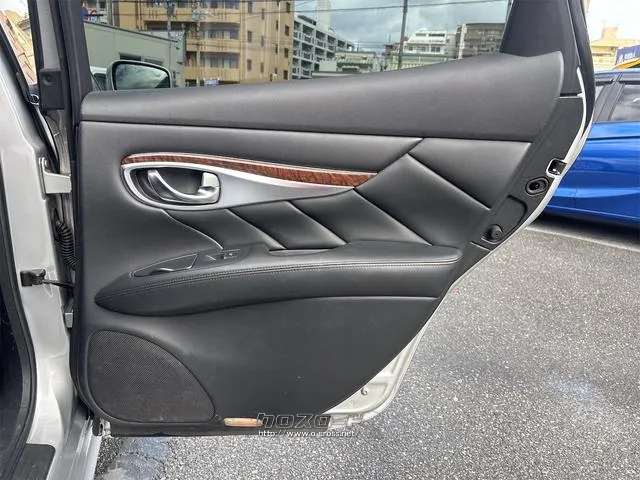 『TOTAL CAR SHOP FEEL』は、外装WAXかけ&内装クリーニングでピカピカ納車宣言!!☆★☆詳細は『FEEL』の元気なスタッフまで →098-995-7141 日産 フーガ