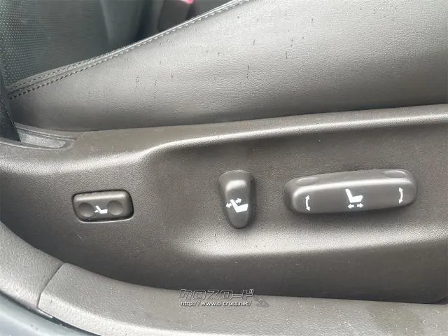 『TOTAL CAR SHOP FEEL』なら整備も板金塗装もお任せください!お客様のカーライフを充実サポート!!☆★☆詳細は『FEEL』の元気なスタッフまで →098-995-7141 トヨタ クラウンハイブリッド