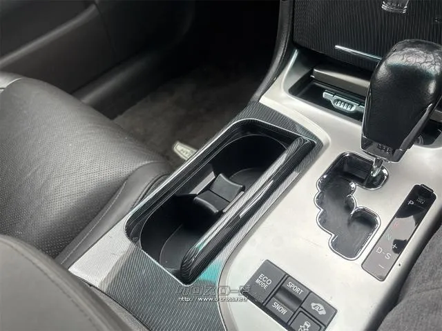 『FEEL』は、全車総額表示・第三者機関鑑定導入中・修復歴開示・走行管理システムで安心・安全をお届け!! ☆★☆詳細は『FEEL』の元気なスタッフまで → トヨタ クラウンハイブリッド