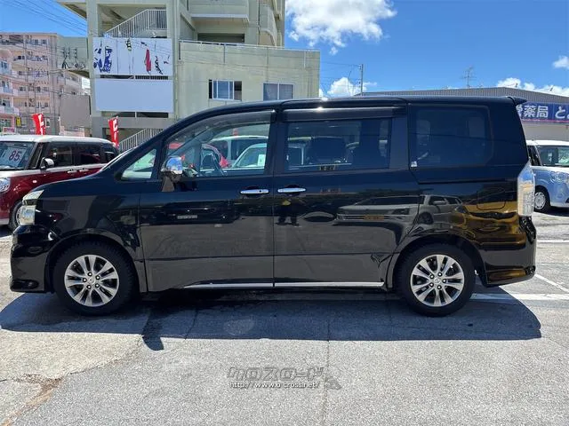 『TOTAL CAR SHOP FEEL』は車検も全力です!!整備や修理だけでもお気軽にお問い合わせください!!☆★☆詳細は『FEEL』の元気なスタッフまで→098-998-7141にお電話ください♪ トヨタ ヴォクシー
