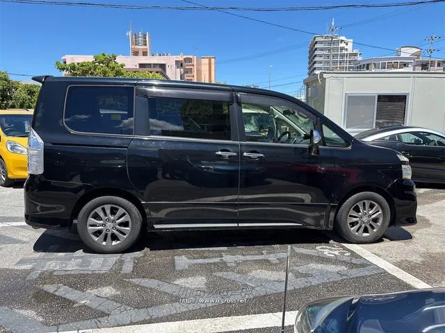 『FEEL』は、全車総額表示・第三者機関鑑定導入中・修復歴開示・走行管理システムで安心・安全をお届け!! ☆★☆詳細は『FEEL』の元気なスタッフまで♪♪♪→098-995-7141にお電話ください☆ トヨタ ヴォクシー