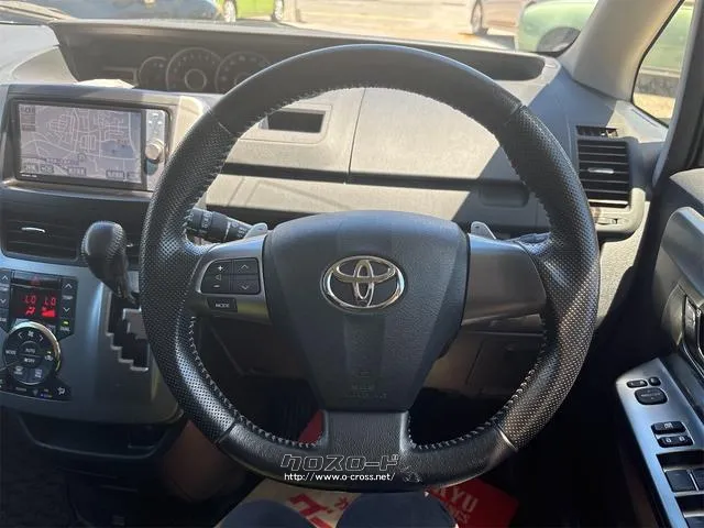 『TOTAL CAR SHOP FEEL』は、認証工場併設で整備もお任せください!!法定点検記録簿付き☆お問い合わせは『FEEL』の元気なスタッフまで!☆→098-995-7141にお電話ください♪♪ トヨタ ヴォクシー