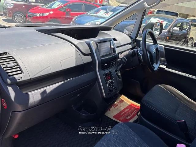 『TOTAL CAR SHOP FEEL』は車検も全力です!!整備や修理だけでもお気軽にお問い合わせください!!☆★☆詳細は『FEEL』の元気なスタッフまで→098-998-7141にお電話ください♪ トヨタ ヴォクシー