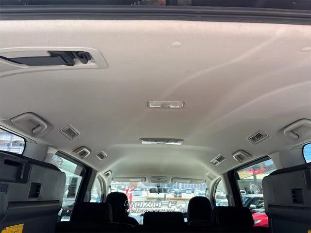 『FEEL』は、全車総額表示・第三者機関鑑定導入中・修復歴開示・走行管理システムで安心・安全をお届け!! ☆★☆詳細は『FEEL』の元気なスタッフまで♪♪♪→098-995-7141にお電話ください☆ トヨタ ヴォクシー