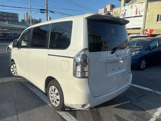 『TOTAL CAR SHOP FEEL』なら整備も板金塗装もお任せください!お客様のカーライフを充実サポート!☆★☆詳細は『FEEL』の元気なスタッフまで→098-995-7141にお電話ください♪ トヨタ ヴォクシー