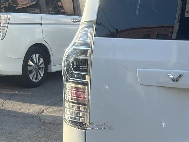 『FEEL』は、全車総額表示・第三者機関鑑定導入中・修復歴開示・走行管理システムで安心・安全をお届け!! ☆★☆詳細は『FEEL』の元気なスタッフまで♪♪♪→098-995-7141にお電話ください☆ トヨタ ヴォクシー
