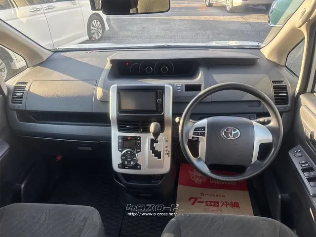 『TOTAL CAR SHOP FEEL』は、納車前にしっかり点検・整備!オイルやエレメント等も交換後、納車します!☆詳細は『FEEL』の元気なスタッフまで→098-995-7141にお電話ください♪ トヨタ ヴォクシー
